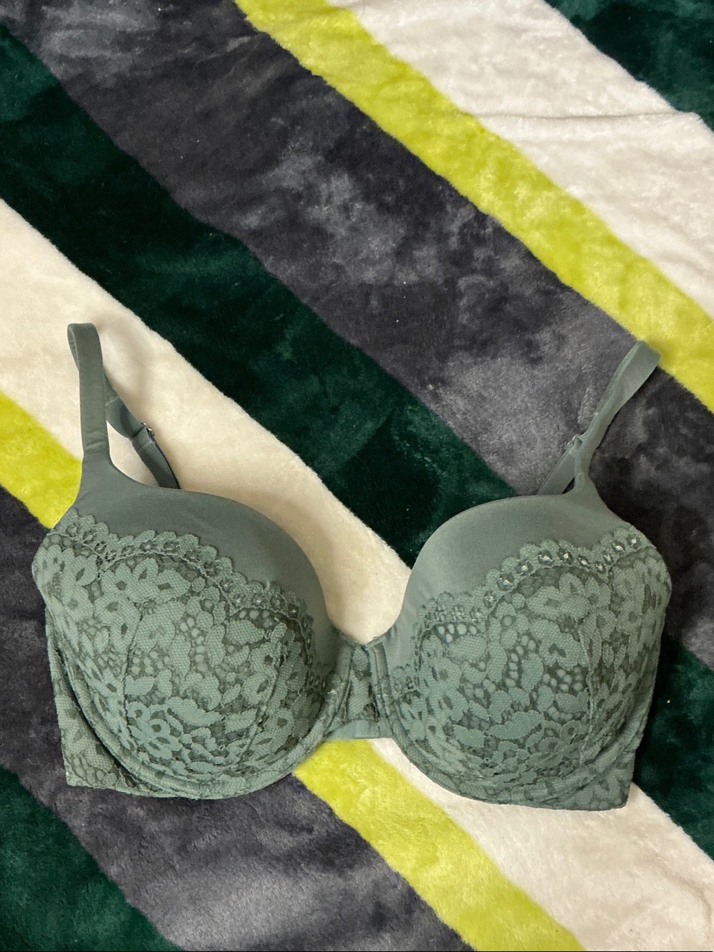 Victoria's Secret Lace Underwire Bra in Sage Green 34DDD